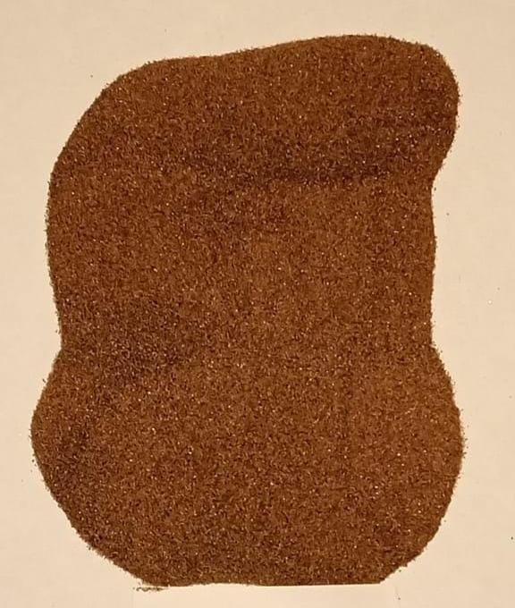 Garnet 20/40 mesh abrasive in dark red granules used for sandblasting, surface preparation and industrial filtration.