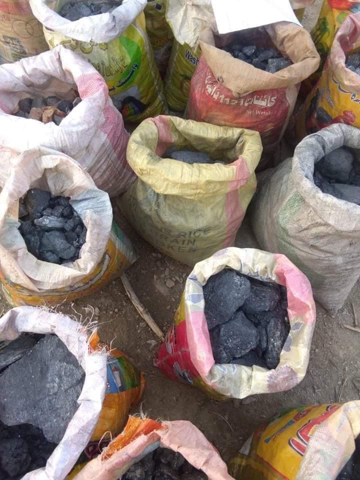 Antimony ore (Sb₂S₃) in metallic grey and black tones used for flame retardants, metallurgy, batteries and chemical production.
