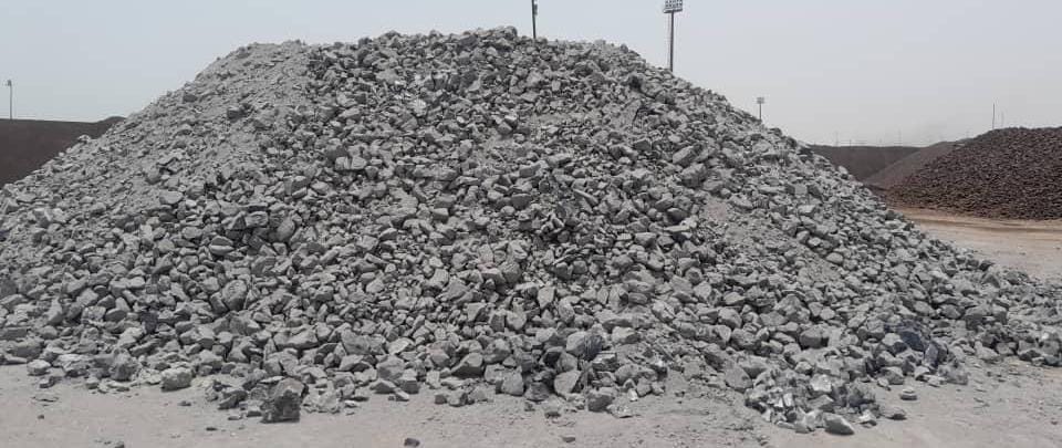 Chrome ore lumps in dark metallic tones, rich in Cr₂O₃, used in stainless steel, ferrochrome production and refractory industries.