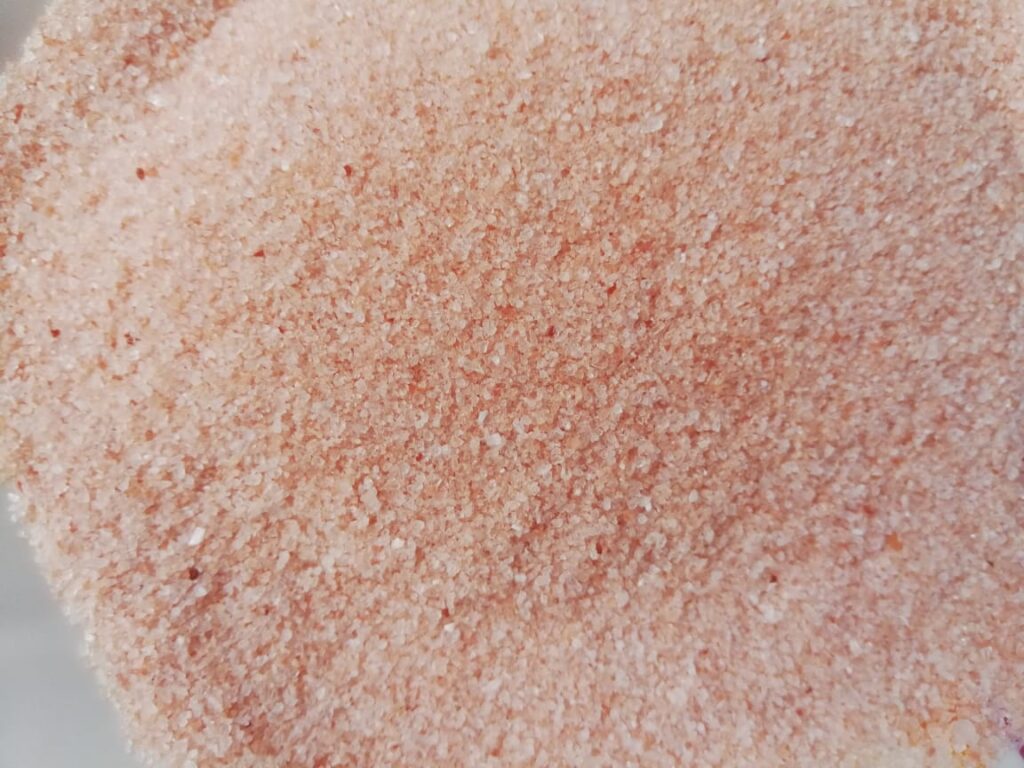 Natural Roze pink salt crystals in soft pink and white tones used for food, cosmetics, wellness and industrial applications.