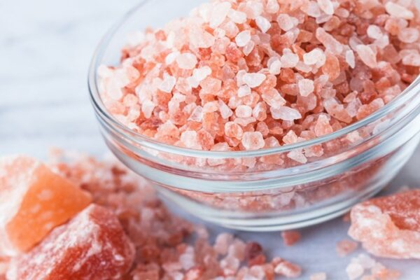 Natural Himalayan pink salt crystals in varying pink and white tones used for food, cosmetics and industrial applications.