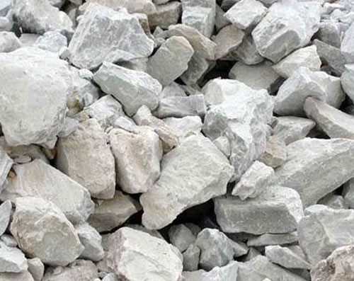 Natural gypsum stones in white and beige tones used in cement, construction, agriculture and industrial applications.